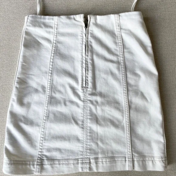 🛍️3/$10🛍️ Free People White Mini Skirt XS - Picture 6 of 8